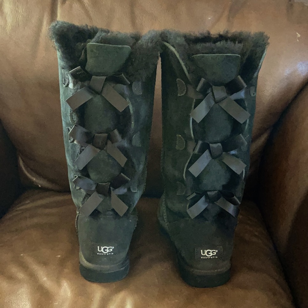 Tall black bow Ugg boots size 9